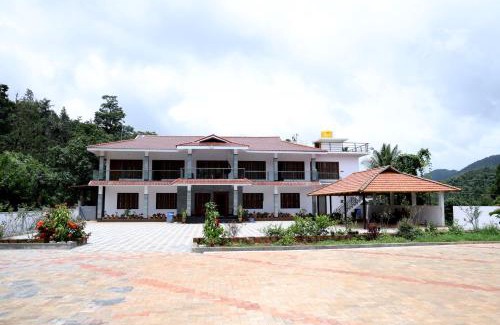 Samse House | Kotibetta Homestay - Mountains View, River & Trek