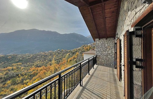 Kaloskopi House | Koukouvistahouse