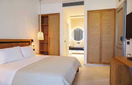 Naousa Hotel | Kouros Blanc Resort & Suites