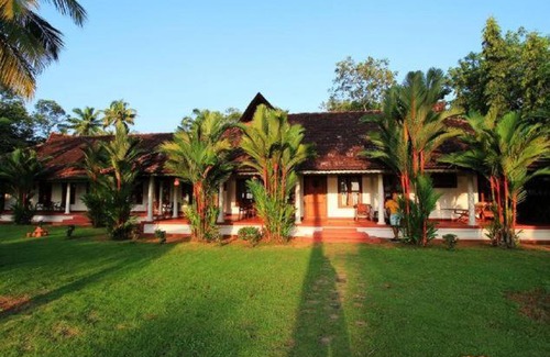 Muhamma Bed & Breakfast | Kovilakam Lakeside Villa