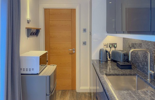 Marhamchurch Cottage | Kovva - sleeps 2 guests in 1 bedroom