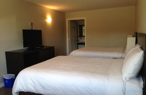Little Bras d'Or Hotel | Kow's Inn