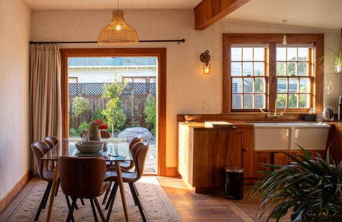 Kaikoura House | Kowhai Cottage | Pizza Oven | Central - KK2726