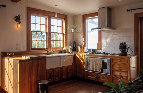 Kaikoura House | Kowhai Cottage | Pizza Oven | Central - KK2726