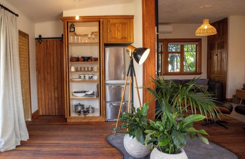 Kaikoura House | Kowhai Cottage | Pizza Oven | Central - KK2726