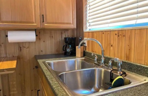 Hillman Cabin | Kozy Kabin in the woods near trails & lakes!