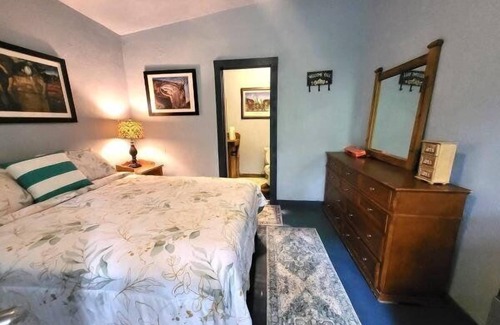 Canton House | Kozy Knook with queen bed