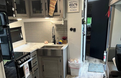 Stockwell House | Kozy Kodiak Camper in Beautiful Crawfordsville