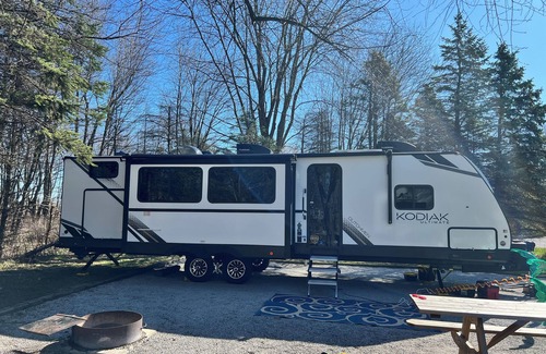 Stockwell House | Kozy Kodiak Camper in Beautiful Crawfordsville