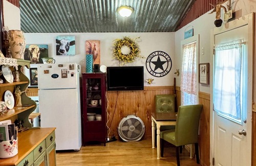 Round Mountain House | Kozy Quiet Private Cottage
