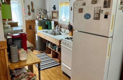 Round Mountain House | Kozy Quiet Private Cottage