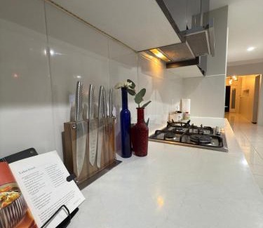 Paralowie House | KozyGuru | 3BR Retreat to ADL & Barossa in 40m
