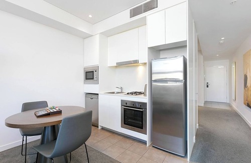 Chatswood CBD Apartment | KozyGuru | Chatswood | Convenient 1 Bed Studio Apt