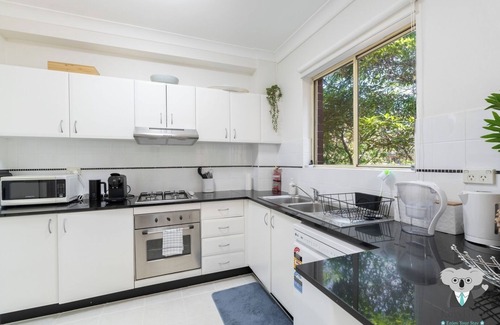 Homebush West Apartment | KozyGuru | Homebush West | 3-Beds Apt with Parking
