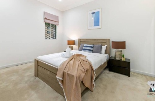 Leichhardt Apartment | KOZYGURU | Leichhardt | Cozy Holiday 3 BED Home + Free Parking