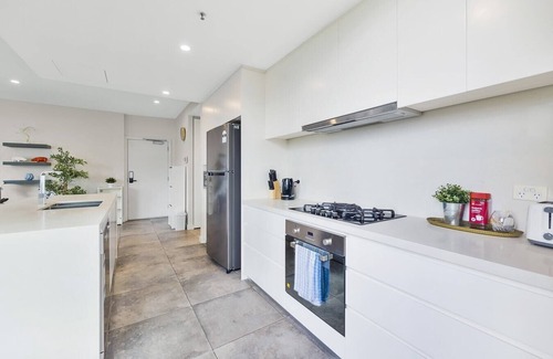 Mascot Apartment | KozyGuru | Mascot | 2 Bed APT + Free Parking