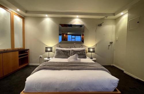 McMahons Point Apartment | KOZYGURU McMahons Point Amazing Water View Studio + FREE Parking NMP002