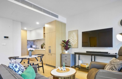 Moonee Ponds Apartment | KozyGuru | Moonee Ponds | Modern 1 Bed Apt Parking