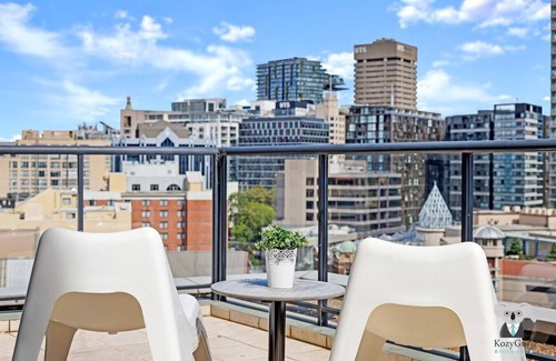 Haymarket Apartment | KozyGuru | Sydney Cbd 2 Bed Apt | City View