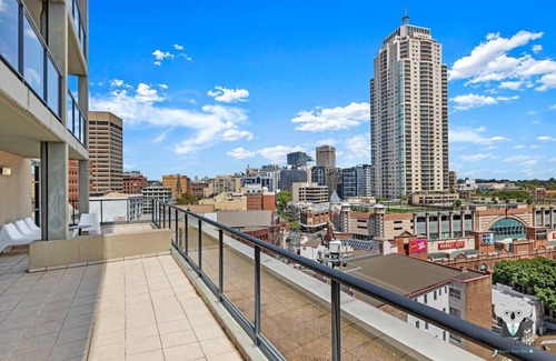 Haymarket Apartment | KozyGuru | Sydney Cbd 2 Bed Apt | City View