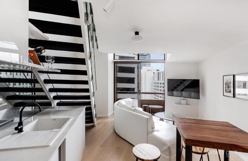 Sydney Central Business District Apartment | KozyGuru Sydney CBD Harbor View Loft with Parking