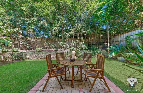 Westleigh House | KozyGuru | Westleigh | 4 bed room | Free parking