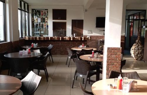 Una Hotel | Krishna Hansraj Hotel