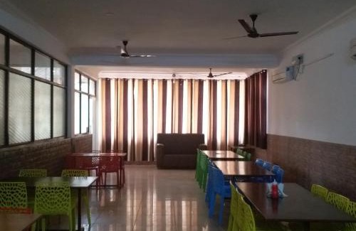 Una Hotel | Krishna Hansraj Hotel