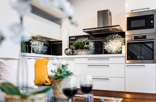 Karlin Apartment | Křižíkova loft with 3 bedrooms and parking