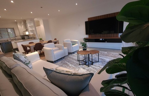 Greater Johannesburg Metropolitan Area House | KRJSA Townhouse- Bryanston nCentrally located to shopping Malls and nightlife.