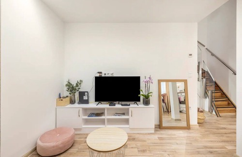 Palace District Apartment | Krudy Bijou Budapest Studio