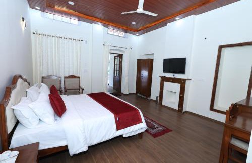 West Mere Hotel | KSTDC Hotel Mayura Royal Heritage-Ooty
