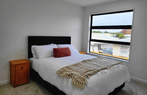 Manurewa House | KTC modern, sleek and cozy house.