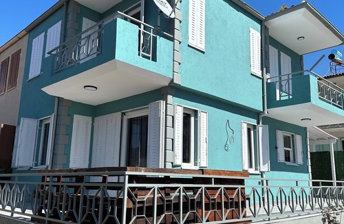 Kadnlar Denizi Mahallesi Villa | Kuşadası'nda Merkezde ve Denize 5 Dakika Şık Villa
