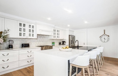 North Avoca House | KU DE TA | Pool , Spacious Home | Accom Holidays