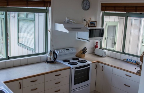 Kuaotunu House | Kuaotunu Beachfront - prime location for a great holiday!