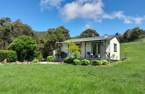 Kuaotunu House | Kuaotunu's Peebles Cottage