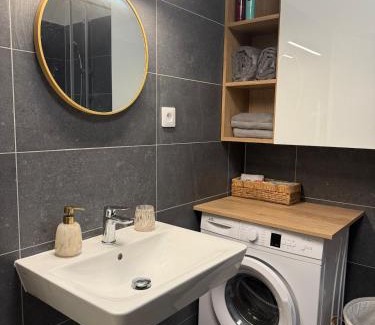 Vrsovice Apartment | Kubánské náměstí