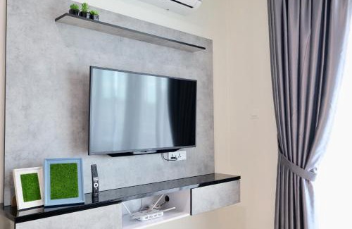 Kuching Apartment | KuchingCity - Snuggle - Sunset City View w Balcony