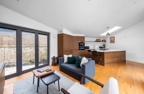 Stroud Green House | Kujira | Japandi-Style 2BR 2 Bath home