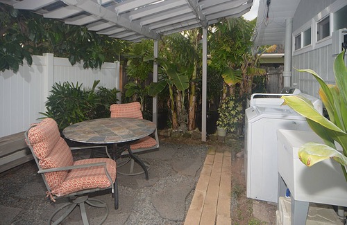 Eastern Honolulu Apartment | Kuliouou Cottage - Pet Friendly - 5 min from the beach!