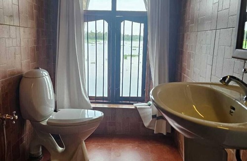 Kumarakom Boat Rental | Kumarakom Lake Resort Houseboats