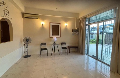 Taman Liong Seng House | Kumpang Homestay 25 Kuching