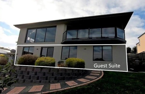 Howrah House | Kunanyi horizons - Hobart