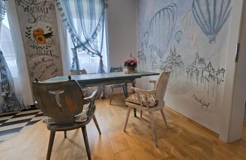 Spitz Apartment | Kunst Apartment im Schwalbenhaus