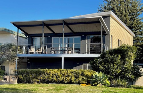 Kurnell House | Kurnell Waterfront home. nBayView. Just a few steps to calm beach.