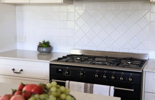 Moore Creek House | Kurrajong lodge: Beautiful country holiday accommodation Tamworth!