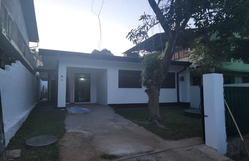 Kurunegala House | Kurunegala, scenic accommodation in walking distance to city center.