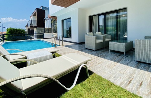 Kadnlar Denizi Mahallesi Villa | Kusadası'nda ozel havuzlu private villa ZETA A3