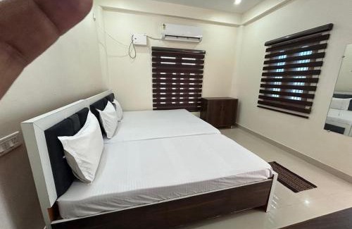 Ayodhya House | Kusum Home stay Near Ram Mandir Gate 200 -300 Meter , Near Hanuman gari Mandir, Jain mandir , railway station Goverment hosiptal , launch , Breakfast available, Free pick up Ayodhya dham railway station , airport pickup ,Ayodhya cant pickup